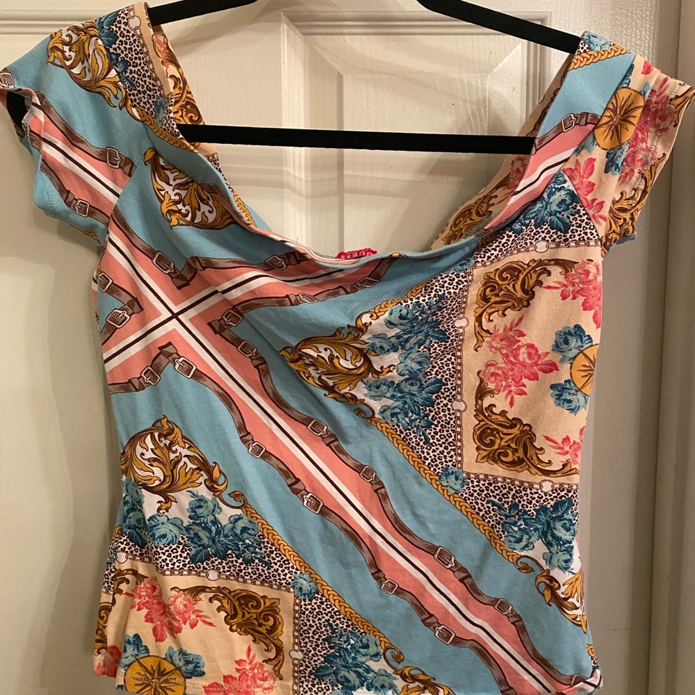 Colorful guess tshirt